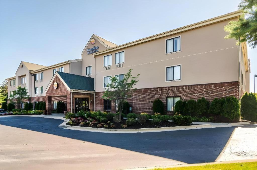 Comfort Inn & Suites University South Ann Arbor Exterior photo